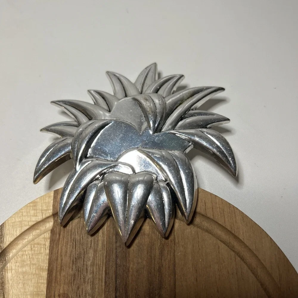 Wooden Pineapple‎ Cutting Board W/ Metal Top
